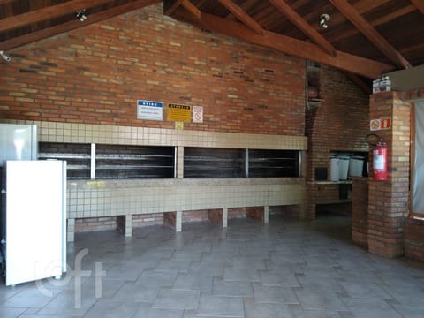 Image 25 - 250083